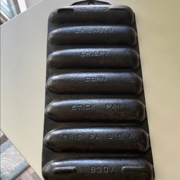 VTG Griswold Black Cast Iron Crispy Cornbread Pans No 273 sold as a set - Picture 2 of 7